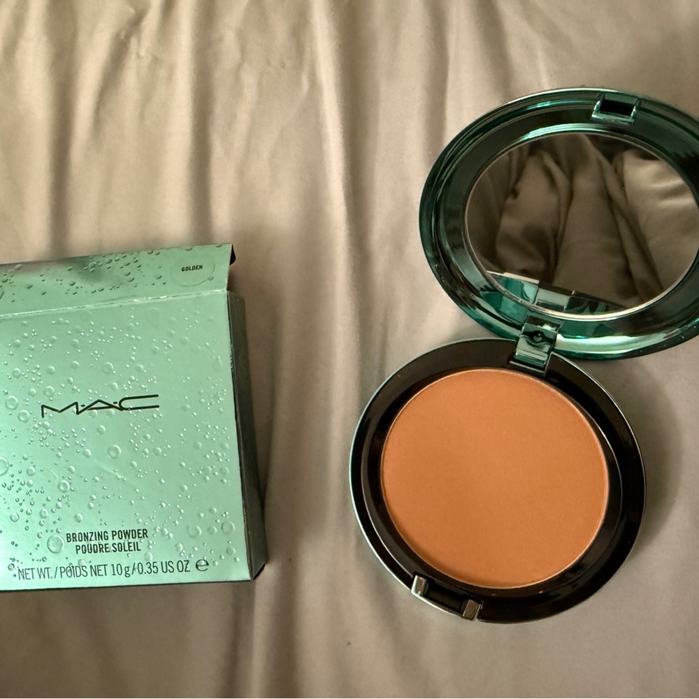 MAC Bronzer from Alluring Aqua Collection - Golden